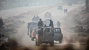Des groupes armés anti-régime progressant dans la province syrienne de Homs, la porte d'entrée de la capitale Damas, le 6 décembre 2024. 