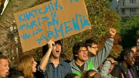 Lycéens mobilisés à Paris pour le retour de Khatchik, un jeune Arménien expulsé samedi.
