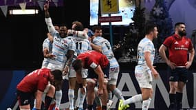 Les joueurs du Racing célèbrent le bonus offensif