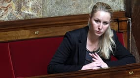 La députée frontiste du Vaucluse Marion Maréchal-Le Pen (ici, le 5 mai 2015) promet de quitter son poste à l'Assemblée en cas de victoire aux élections régionales en PACA en décembre. 
