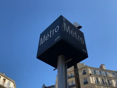 Une bouche de métro à Marseille.