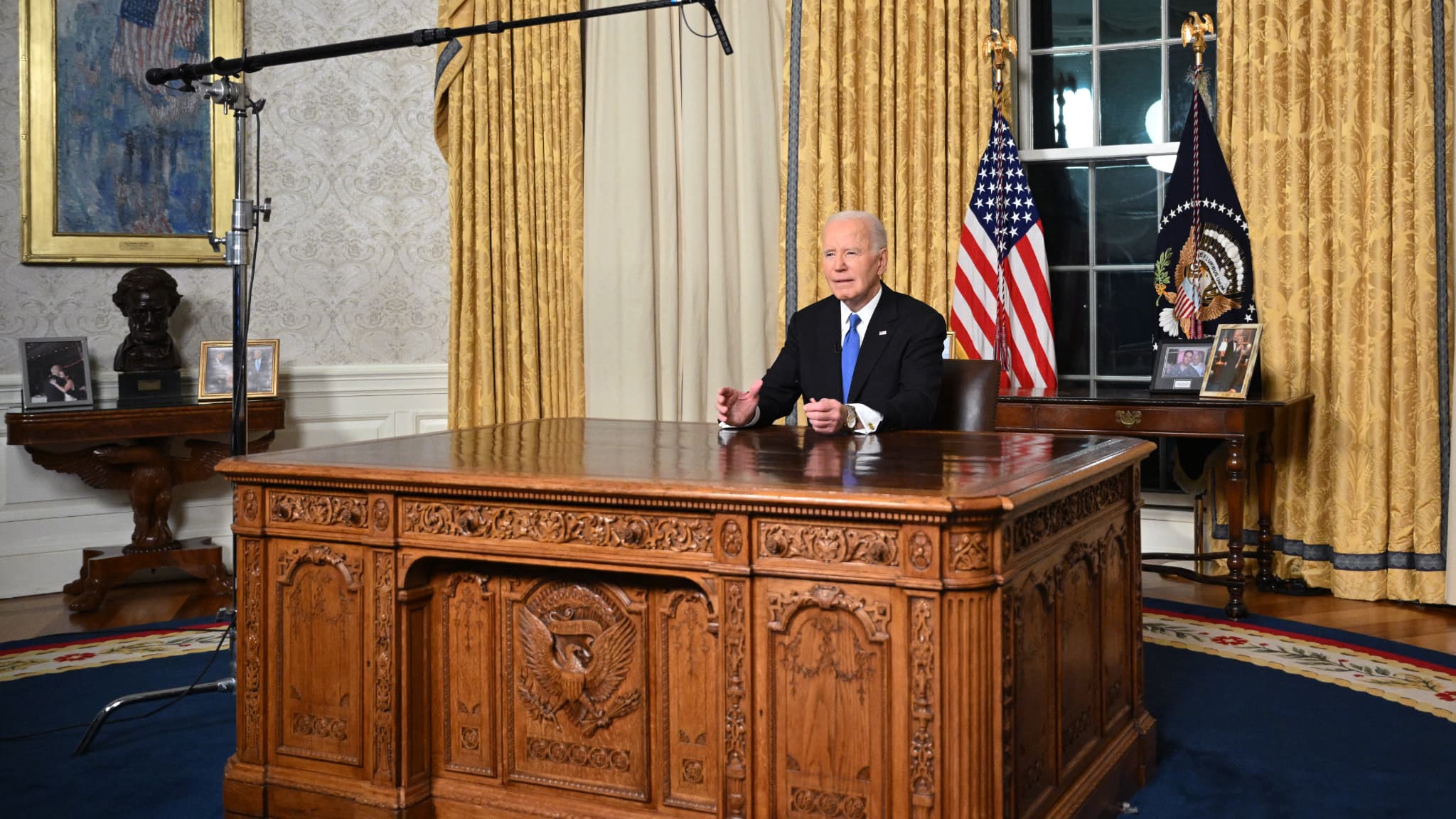 Le président américain Joe Biden délivre son discours d'adieu depuis le bureau ovale de la Maison Blanche, à Washington D.C. (États-Unis), le 15 janvier 2025.