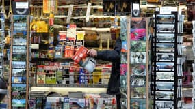 Les kiosques parisiens comptent sur les produits hors-presse pour relancer leurs ventes