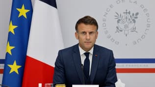 Emmanuel Macron lors d'un conseil de défense sur la situation en Nouvelle-Calédonie, le 16 mai 2024 