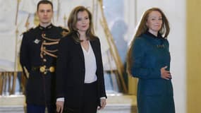 Florence Cassez et Valérie Trierweiler à l'Elysée. La jeune femme a été reçue vendredi par François Hollande et a remercié le président et sa compagne pour leur aide, deux jours après la décision de la Cour suprême du Mexique d'annuler sa condamnation pou