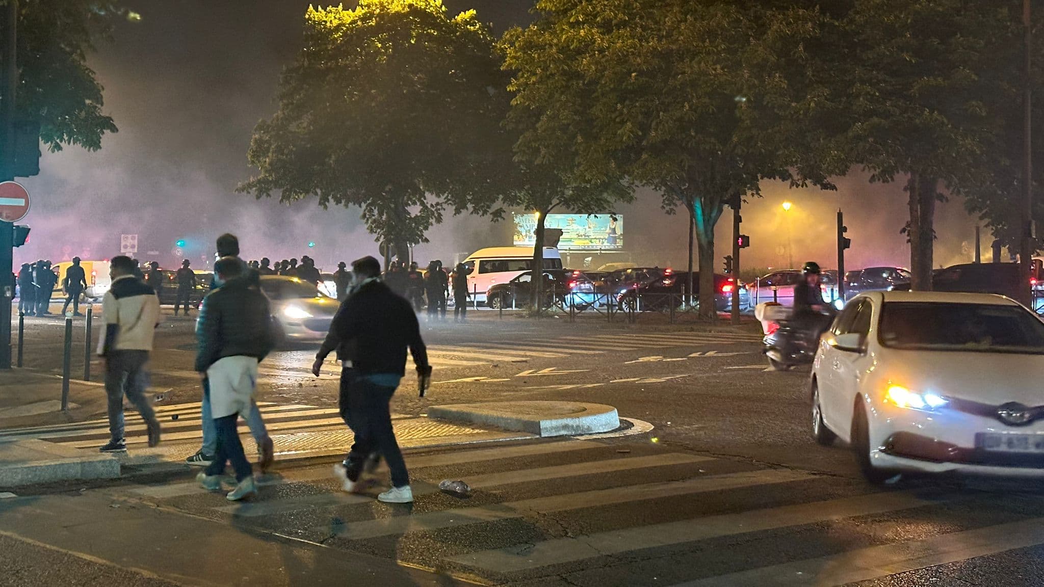 Scènes de tensions dans les rues autour du Parc des Princes après la qualification du PSG pour la finale de la Ligue des champions, 7 mai 2025 Scènes de tensions dans les rues autour du Parc des Princes après la qualification du PSG pour la finale de la Ligue des champions, 7 mai 2025