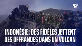 En Indonésie, des milliers d'hindous jettent des offrandes dans un volcan pour assurer leur prospérité