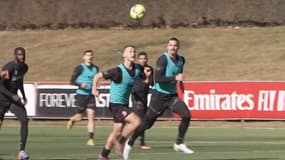 Maximilian Ibrahimovic a signé ce jeudi son premier contrat professionnel avec l'AC Milan jusqu'en 2027. 