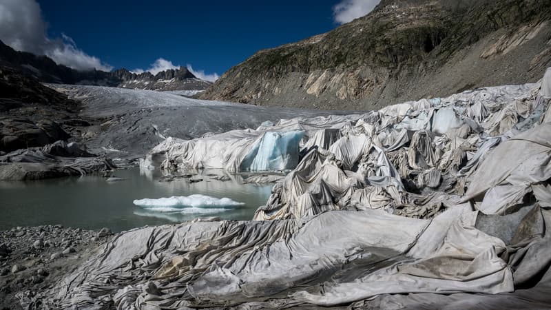 Un lac de montagne près de Gletsch en Suisse le 8 juillet 2022