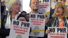 Des opposants au PNR protestant dans l'hémicycle du Parlement européen à Strasbourg. (Photo d'illustration)