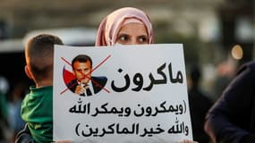 Manifestation d'Arabes israéliens musulmans, le 25 octobre 2020 à Umm-Al Fahem (nord d'Israël) après les propos du président français Emmanuel Macron sur l'islam qui ont suscité critiques, manifestations et même appels au boycott des produits français 