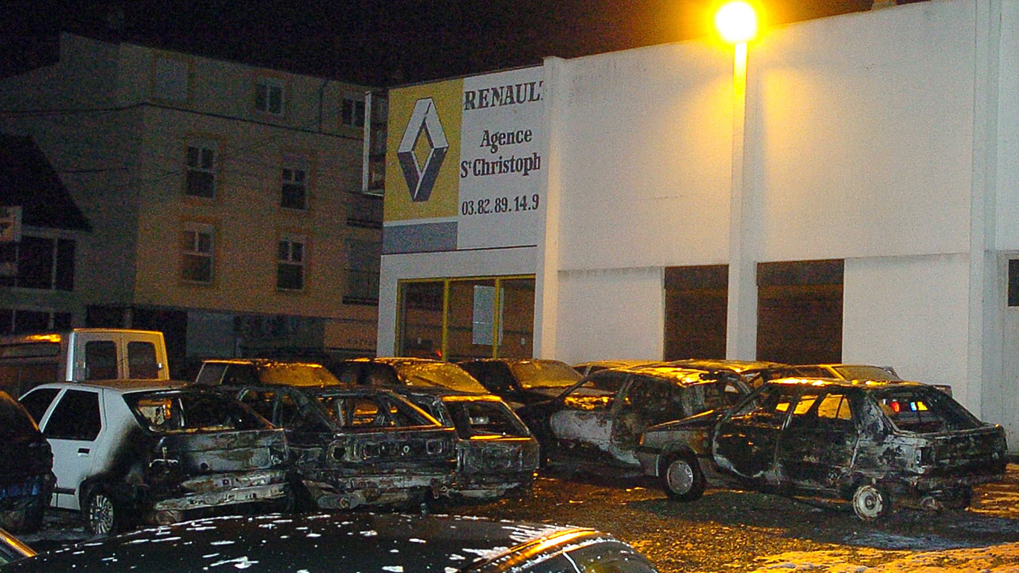 Des voitures incendiées chez un concessionnaire Renault le 7 novembre à Villerupt (Meurthe-et-Moselle)
