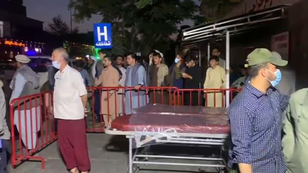 Afghans in front of a Kabul hospital where the first victims of the explosions were admitted.