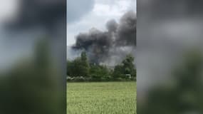 Un important incendie est en cours, ce dimanche 1er juin, au sein du site industriel de l'entreprise BEA, chaudière biomasse, dans la commune d'Alizay (Eure).