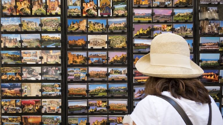 Les responsables de plusieurs de ces entreprises ont affirmé que la demande pour ce type de photos était de toute façon en forte baisse.
