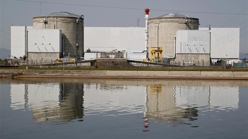La centrale de Fessenheim, près de Colmar. L'Autorité de sûreté nucléaire (ASN) assure que la sûreté des centrales nucléaires françaises est suffisante pour qu'elles puissent toutes poursuivre leur activité, même si des investissements sont nécessaires po