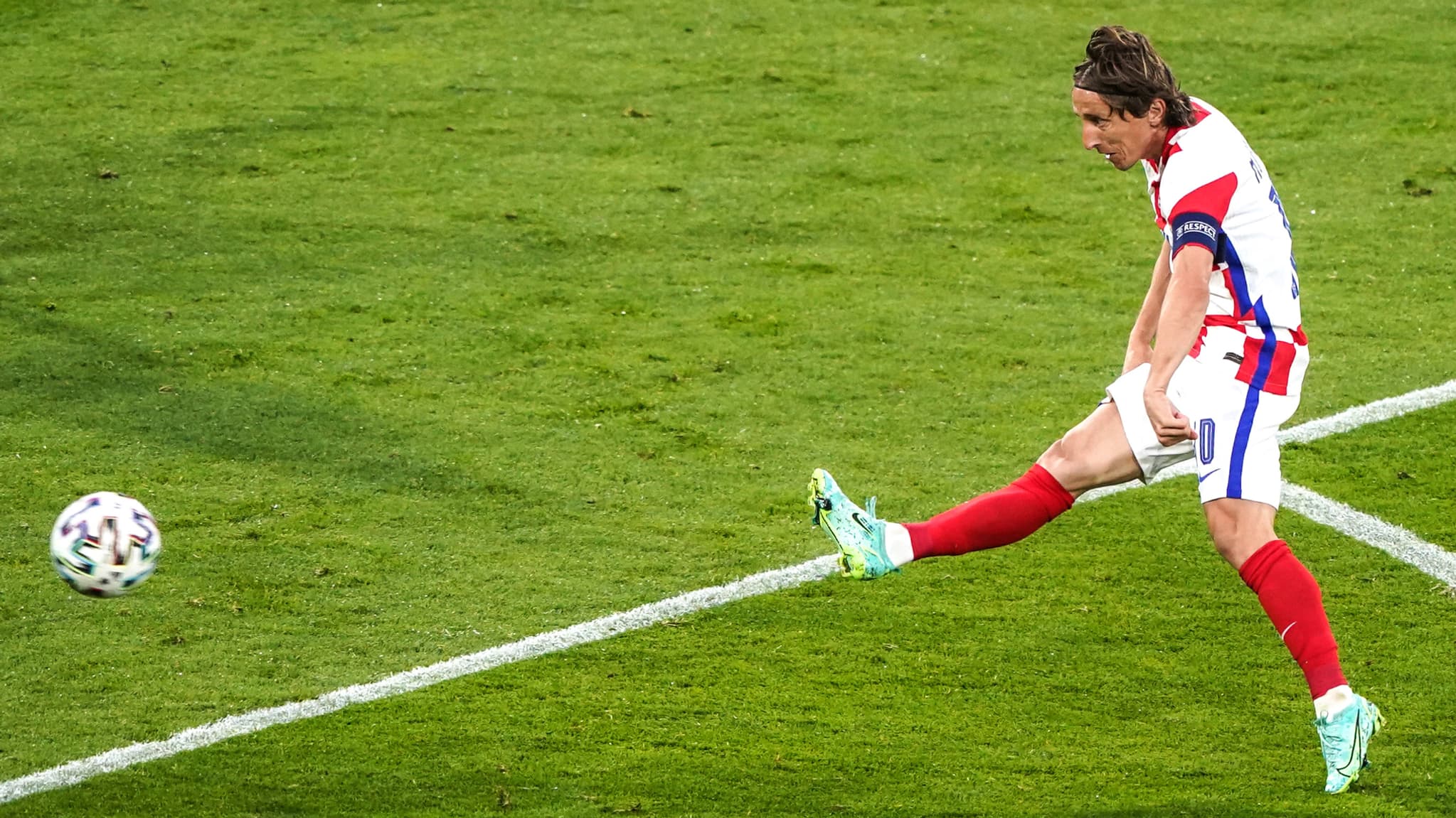 Le bijou de Luka Modric lors de Croatie-Ecosse Le bijou de Luka Modric lors de Croatie-Ecosse