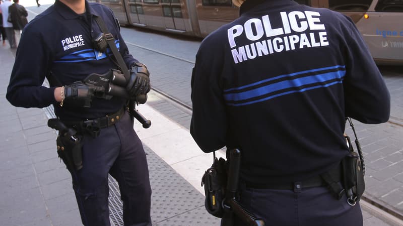 L'homme âgé de 29 ans a traité les policiers de "mécréants"