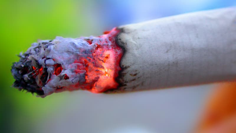 La varénicline pourrait aider à arrêter de fumer progressivement.