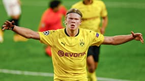 Erling Haaland célèbre l'un de ses buts contre le FC Séville