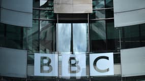 Image d'illustration - Logo de la BBC devant les bureaux de Londres