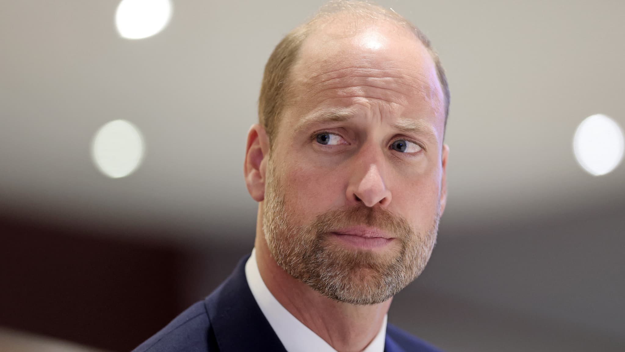 "ON DIT QUE LA VIE NOUS MET À L'ÉPREUVE...": LE PRINCE WILLIAM CONFIE AVOIR VÉCU "LA PIRE ANNÉE DE SA VIE" EN 2024