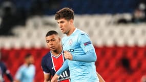 Stones face à Mbappé 