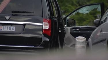 La Lancia Voyager où se trouvaient Hélène Pastor et son chauffeur, mardi soir devant un hôpital de Nice.