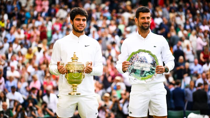 Carlos Alcaraz et Novak Djokovic lors de la finale de Wimbledon en 2023.