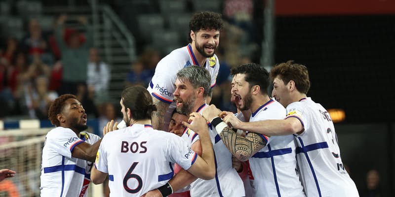 L'équipe de France de handball célèbre sa qualification pour les demi-finales du Mondial, le 28 janvier 2025.