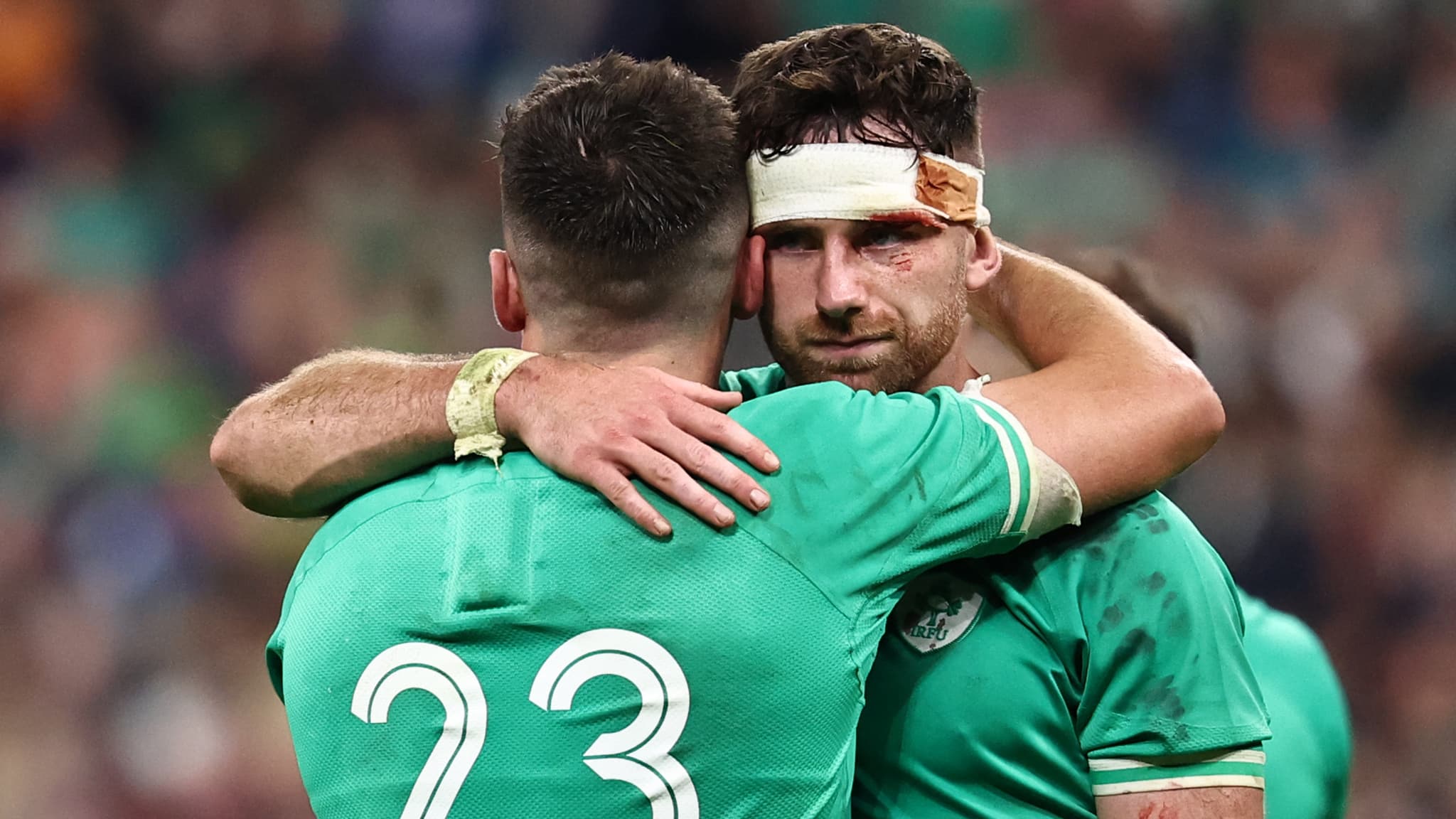 Jimmy O’Brien et Hugo Keenan après l'élimination de l'Irlande en quart de finale de la Coupe du monde de rugby, 14 octobre 2023 Jimmy O’Brien et Hugo Keenan après l'élimination de l'Irlande en quart de finale de la Coupe du monde de rugby, 14 octobre 2023