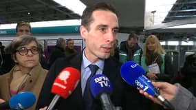 Jean-Baptiste Djebbari dans le métro parisien.