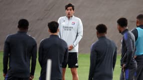 Paulo Fonseca et les joueurs de l'OL à l'entraînement, le 7 juillet 2025