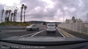 Une voiture en contre sens sur l'échangeur de la Bigue dans le Var le 9 février 2025.