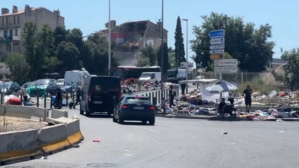 Les vendeurs à la sauvette des marchés aux puces de la station Gèze jettent leurs invendus sur le trottoir et la voie publique Les vendeurs à la sauvette des marchés aux puces de la station Gèze jettent leurs invendus sur le trottoir et la voie publique