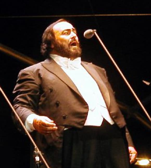 Luciano Pavarotti en 2002 à Marseille Luciano Pavarotti en 2002 à Marseille