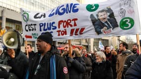 Des manifestants lors du défilé du 11 janvier 2020 contre la réforme des retraites à Paris