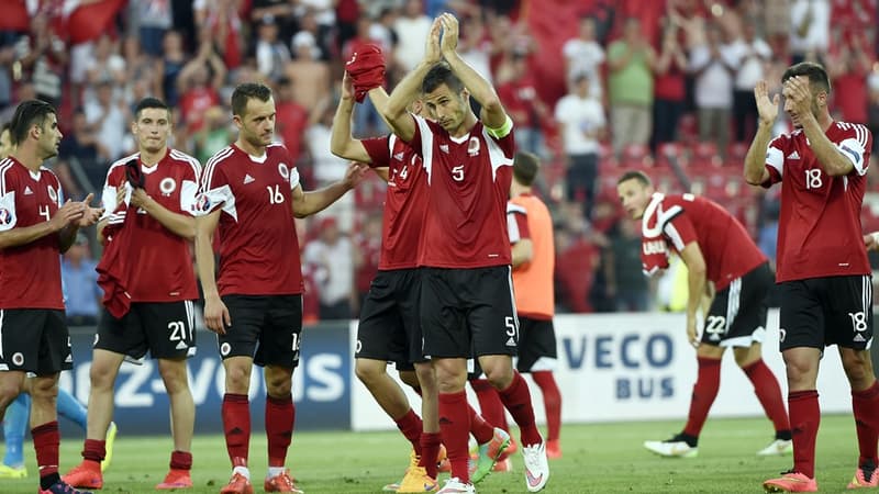 Lorik Cana (au centre), capitaine de l'albanie