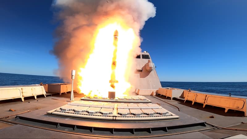 Marine nationale: les images du premier double tir simultané de missiles réalisé à Biscarosse