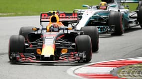 Max Verstappen devant Lewis Hamilton