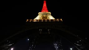 Comme de nombreux bâtiments dans le monde, la Tour Eiffel a revêtu les couleurs du drapeau belge.