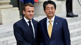 Emmanuel Macron et Shinzo Abe à Paris, le 17 octobre 2018.