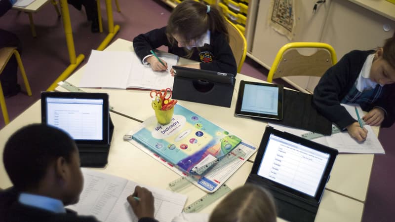 Il ne suffit pas d'équiper massivement les élèves et leurs classes d'outils numériques pour obtenir une amélioration des résultats.