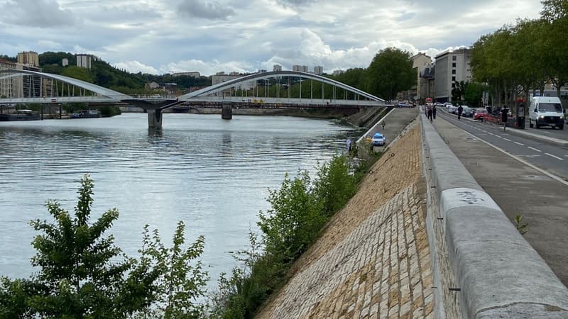 Lyon: une péniche prend l'eau après une fuite provoquée par un safran