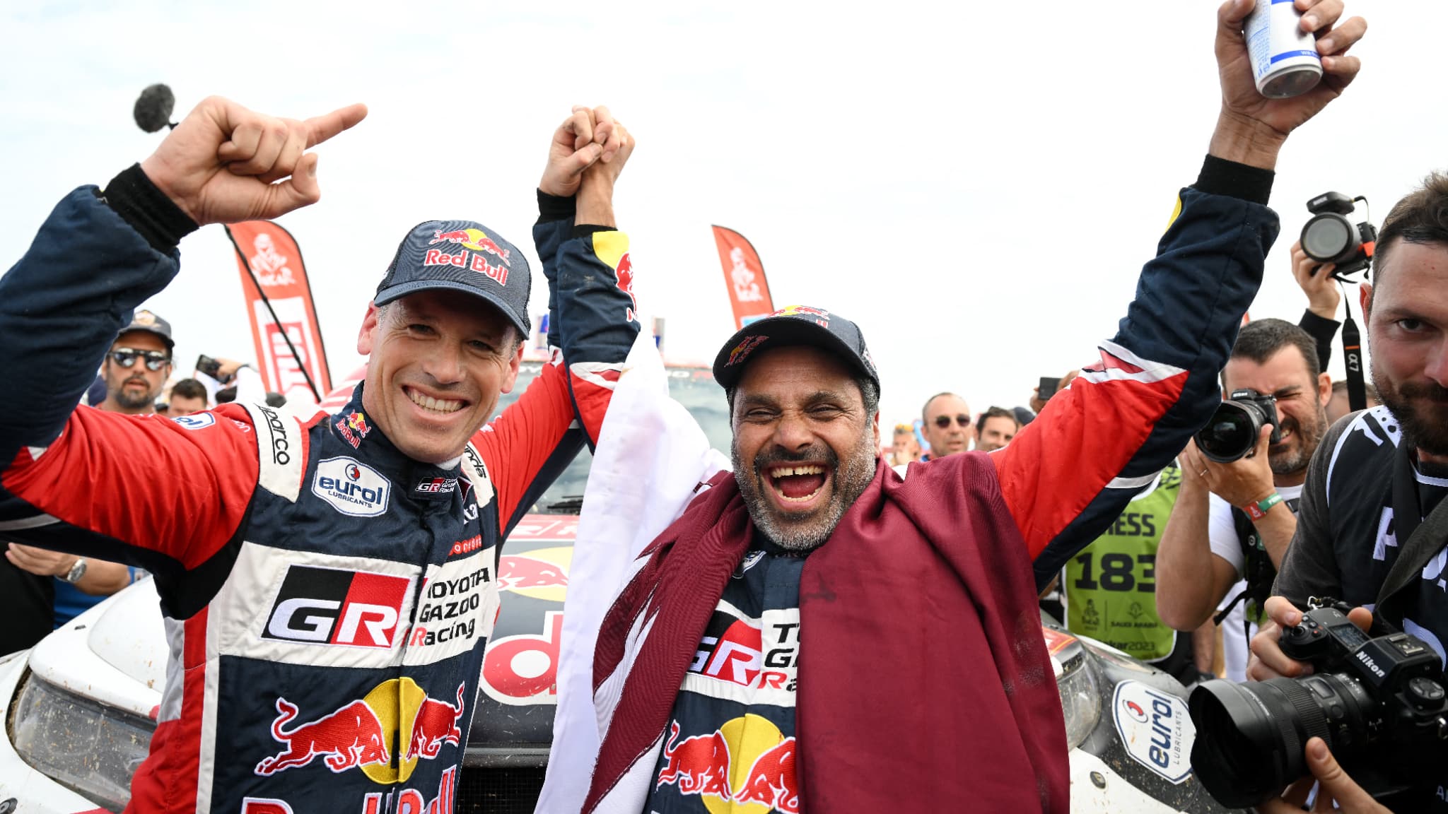 Mathieu Baumel et Nasser al-Attiyah fête leur victoire sur le Dakar le 15 janvier 2023