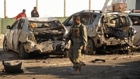 Un soldat somalien sur les lieux d'une attaque des islamistes shebab, le 22 janvier 2016, à Mogadiscio. 