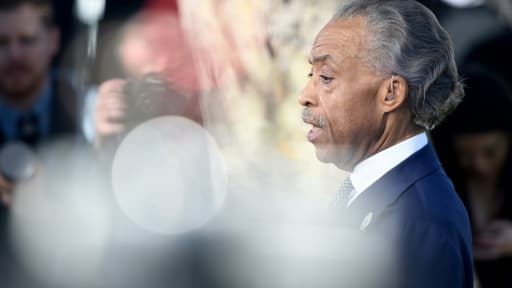 Le révérend américain Al Sharpton, figure emblématique de la lutte pour les droits civiques aux Etats-Unis, s'adresse aux médias avant les obsèques, le 29 mars 2018, du jeune Stephon Clark tué par la police à Sacramento Le révérend américain Al Sharpton, figure emblématique de la lutte pour les droits civiques aux Etats-Unis, s'adresse aux médias avant les obsèques, le 29 mars 2018, du jeune Stephon Clark tué par la police à Sacramento