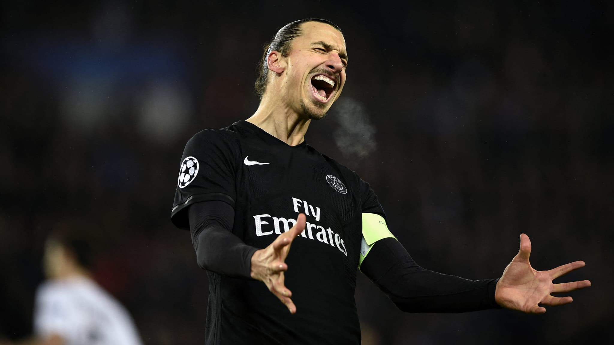 Zlatan Ibrahimovic ne cache pas sa frustration après une action ratée avec le PSG en décembre 2015 Zlatan Ibrahimovic ne cache pas sa frustration après une action ratée avec le PSG en décembre 2015