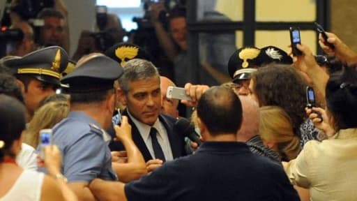 George Clooney quitte le tribunal de Milan le 16 juillet 2010 George Clooney quitte le tribunal de Milan le 16 juillet 2010