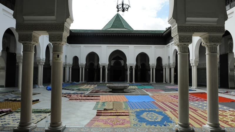 La salle de prière extérieure de la Grande mosquée de Paris, le 10 juin 2010. (photo d'illustration)
